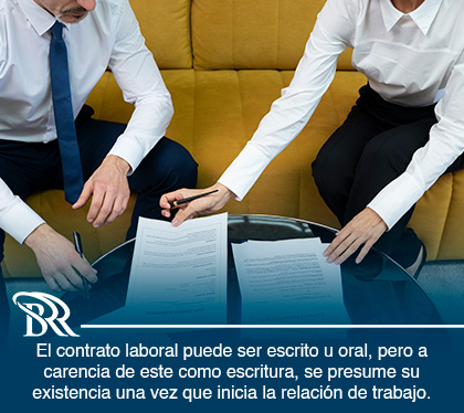 Empleador Revisa Contrato Laboral en Costa Rica